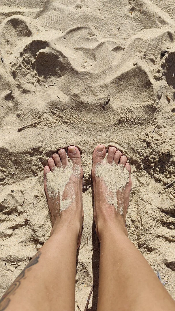 Lady Feet 512 profile banner