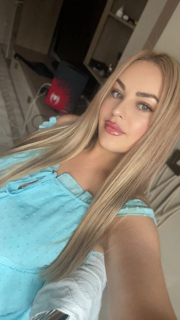 Lizz.Hottie's avatar