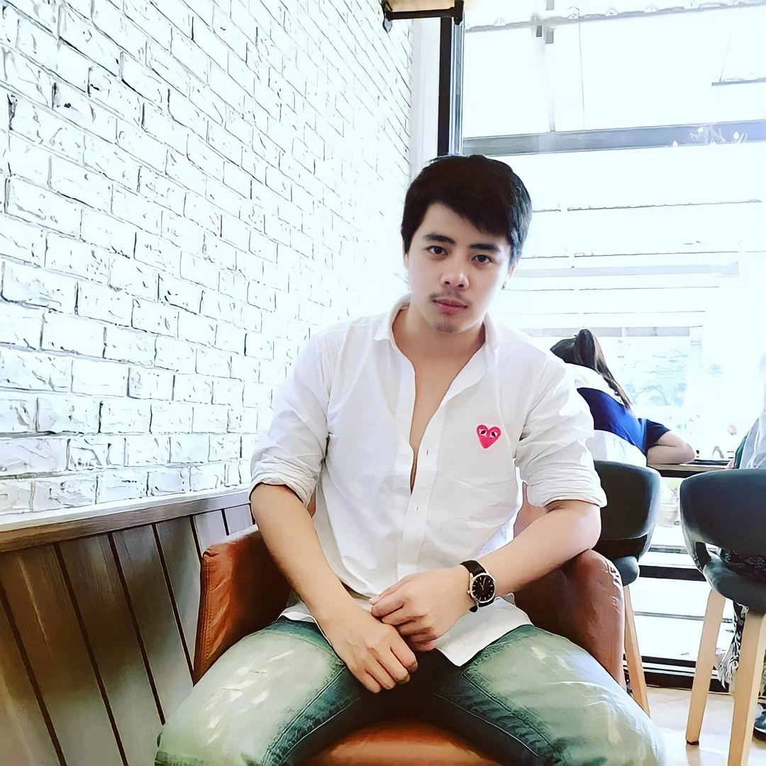 เด็กชายหัวเกรียน กับชุดนักเรียนมอปลาย profile banner