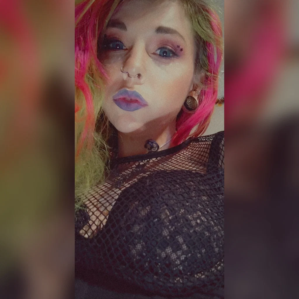 Lola love's avatar