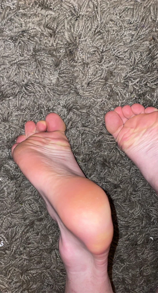 Sleepy feet 🦶🏻😜's avatar
