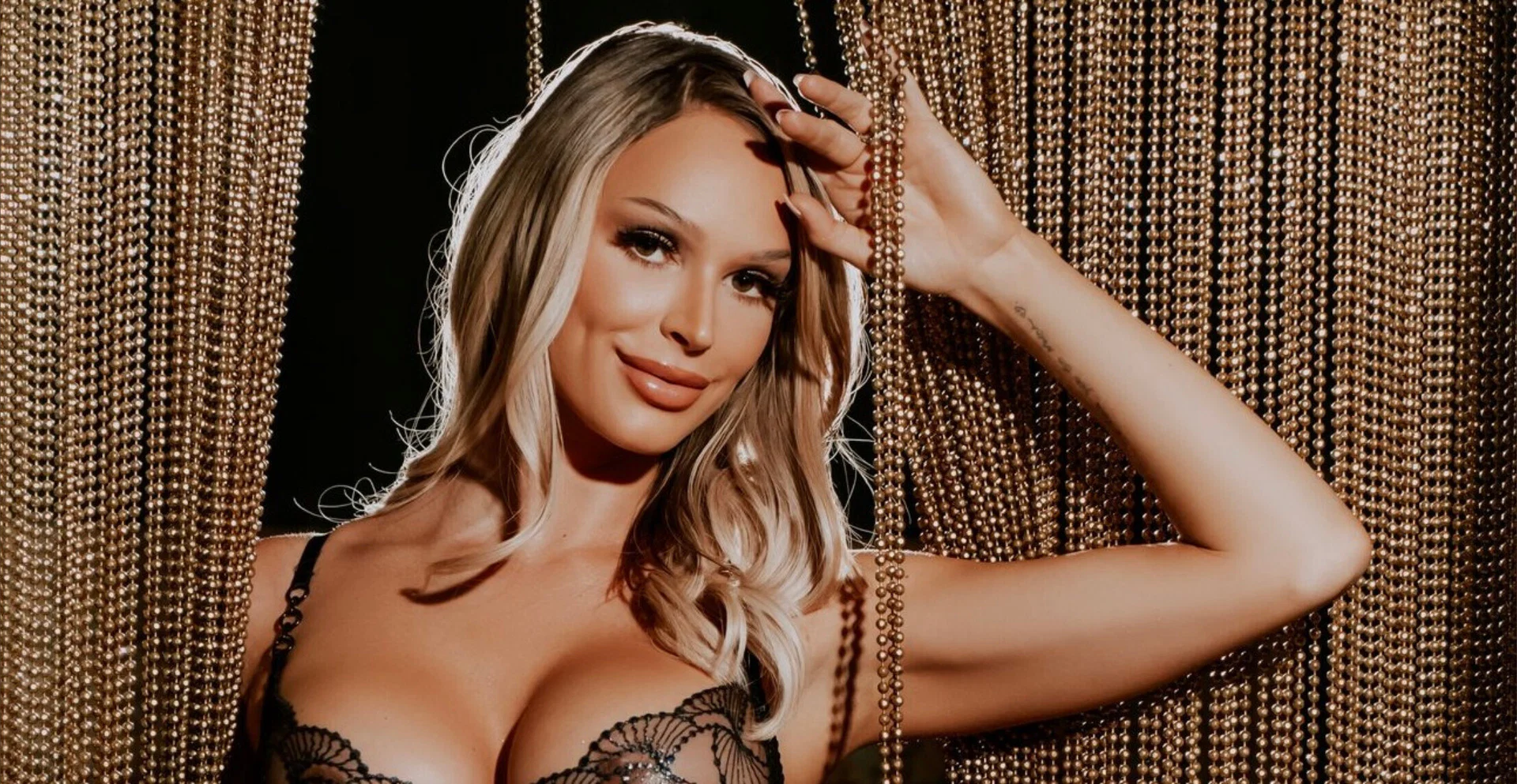 Emma Hix profile banner