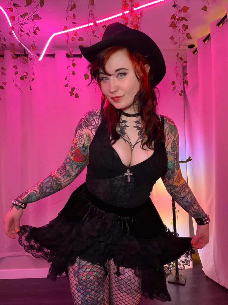 Mistress LainaBearrKnee's avatar