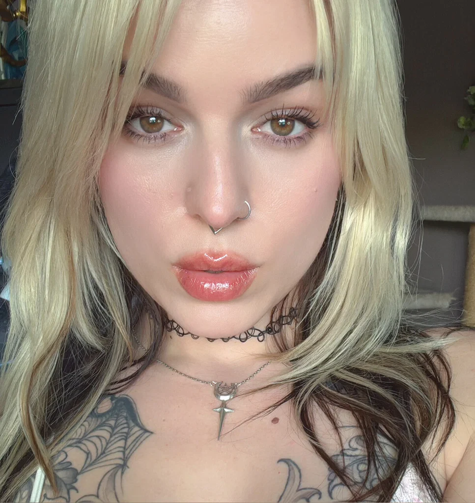 Nicolette's avatar