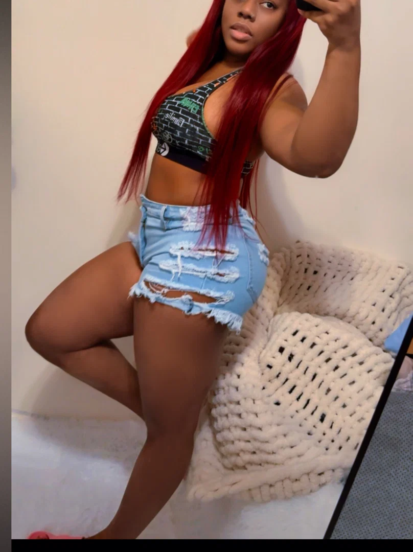P H🍑AT profile banner