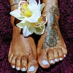 tropical_feet83