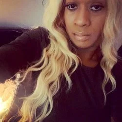 Mia Taylor's avatar