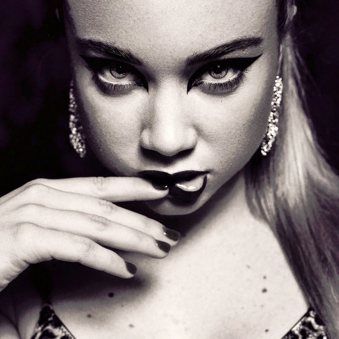 Queen Larissa profile banner