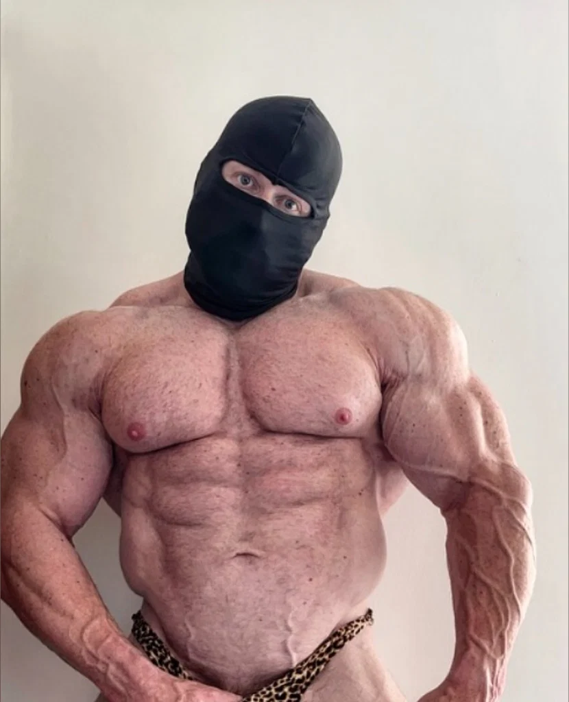 THE MASKED BODYBUILDER 💪🏽's avatar