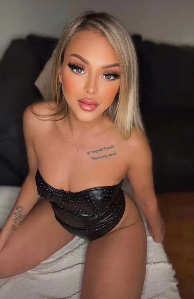 Lacey Wood 🖤's avatar