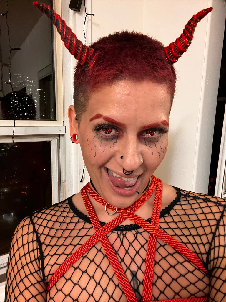🖤 Alek |32| Trans Enby | Alt | Queer 🖤's avatar