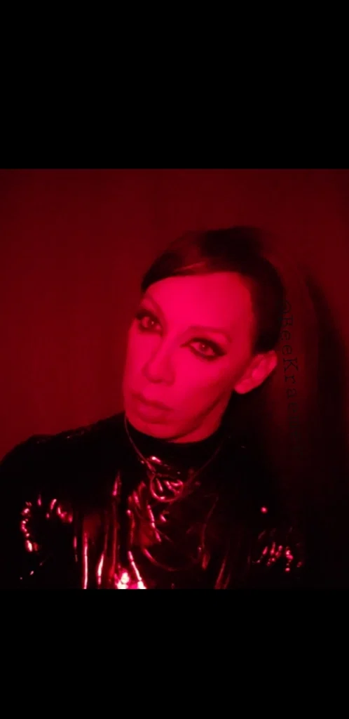 B e e's avatar