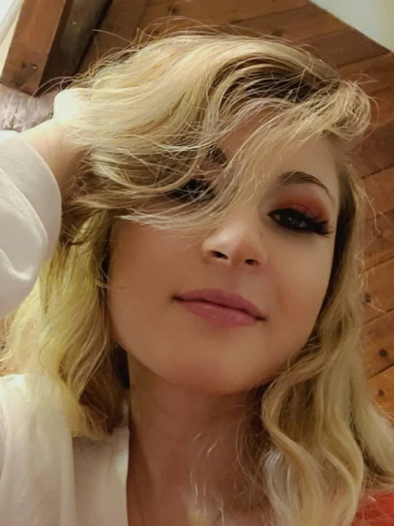 Lily Allegro's avatar