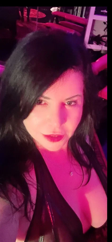 Mistress Lola's avatar