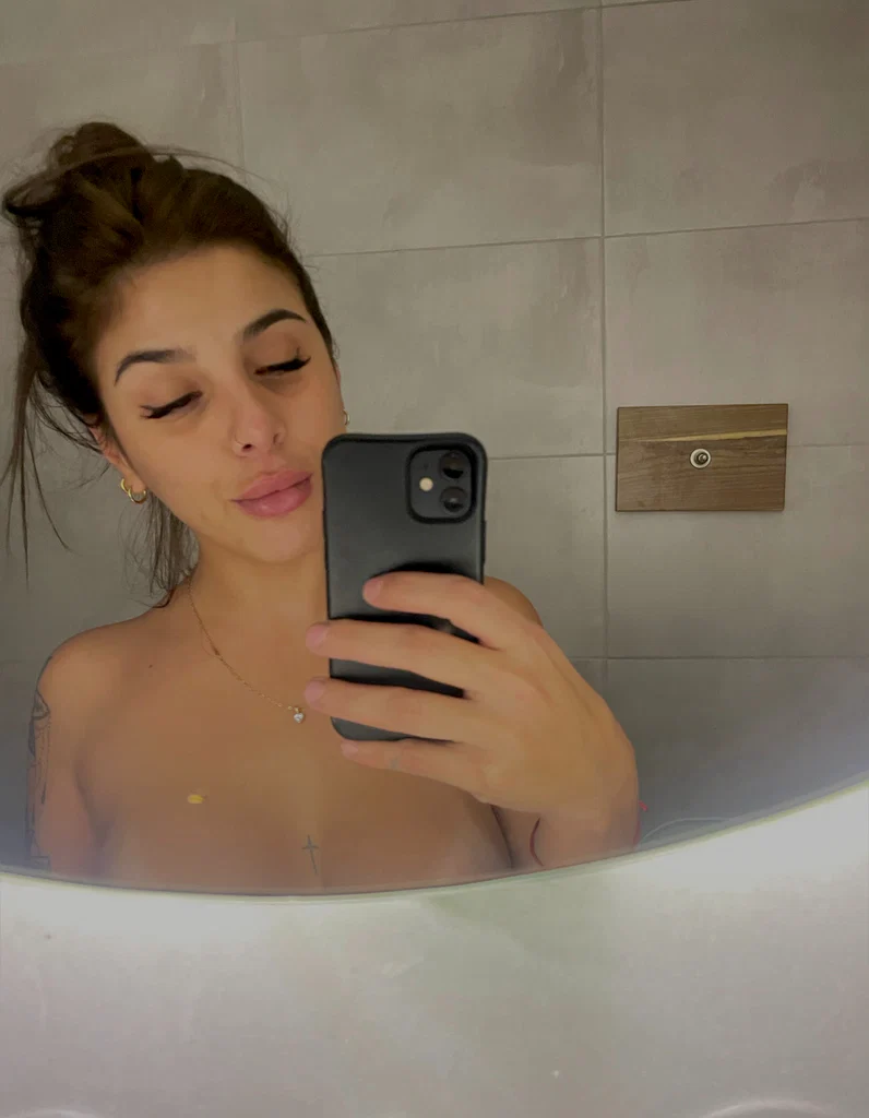 Karolina🍒's avatar