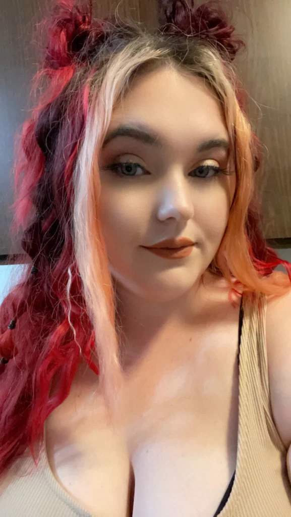 Ella Epperson's avatar