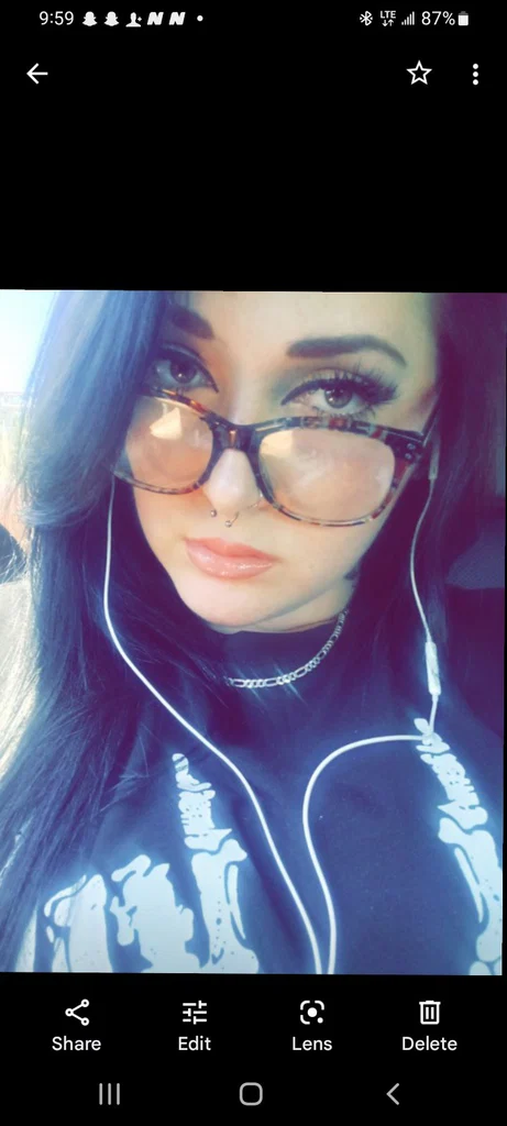 rosesareblack's avatar