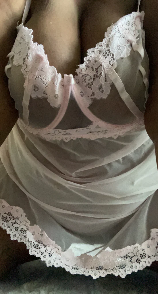 Hot Curvy CEO's avatar