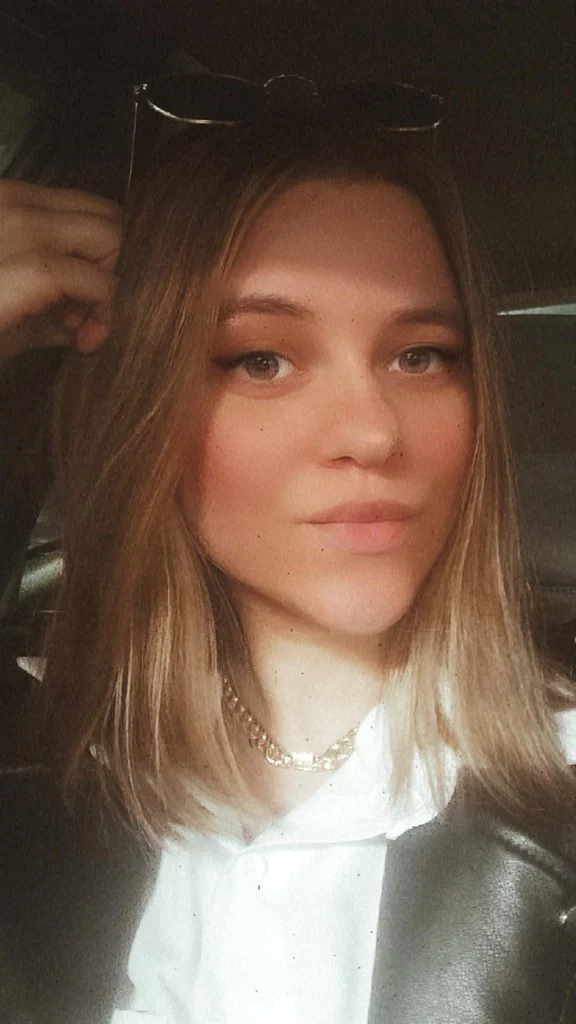 Vikky 💃's avatar