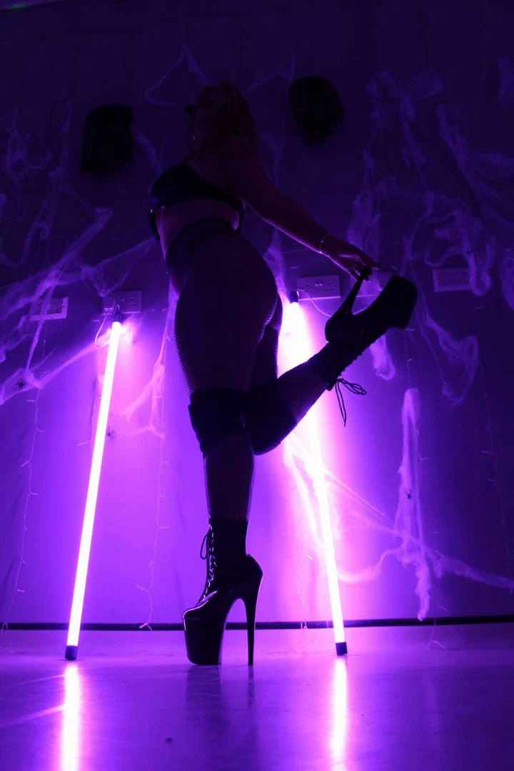 Violet Lourie profile banner