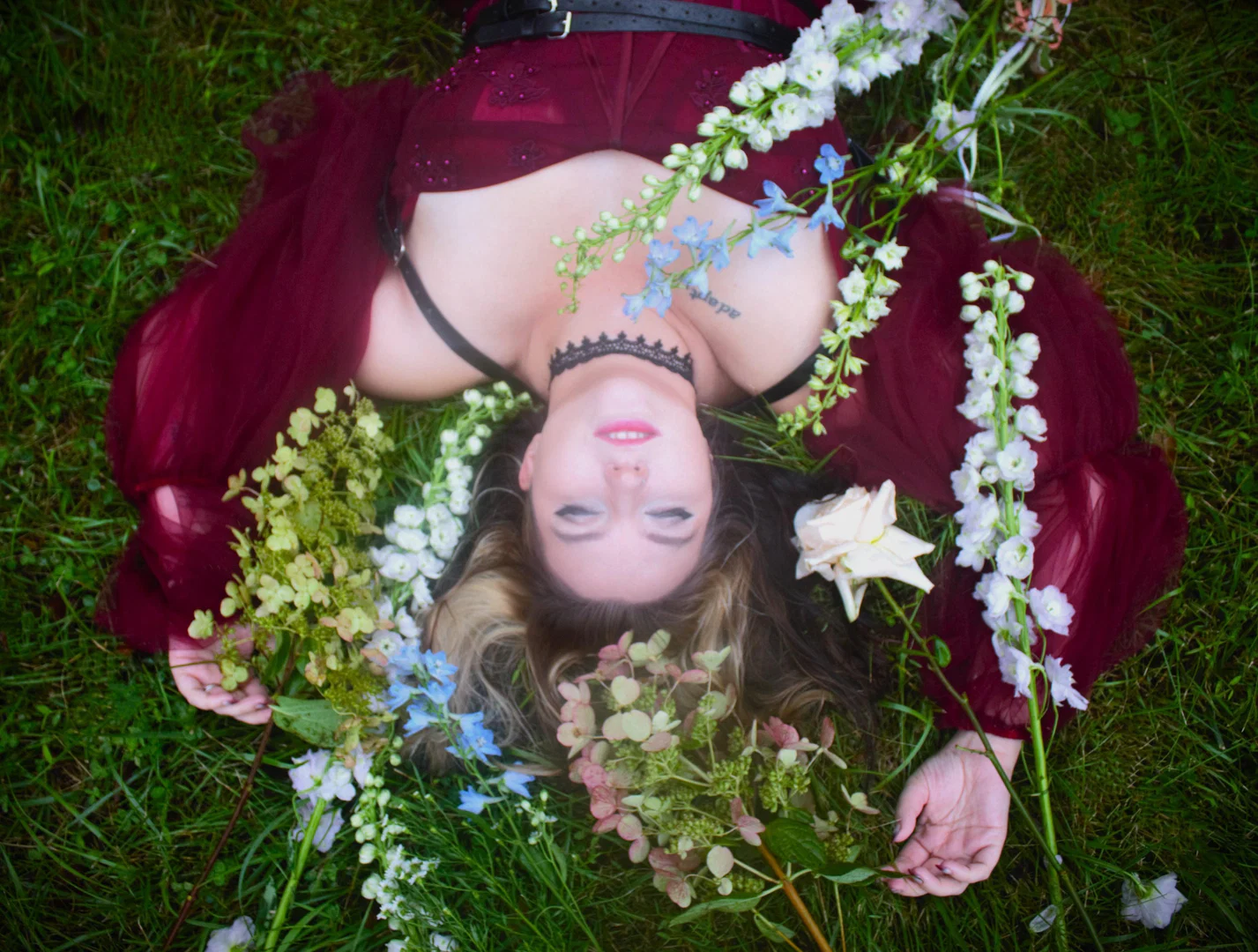 Emy Harlow profile banner