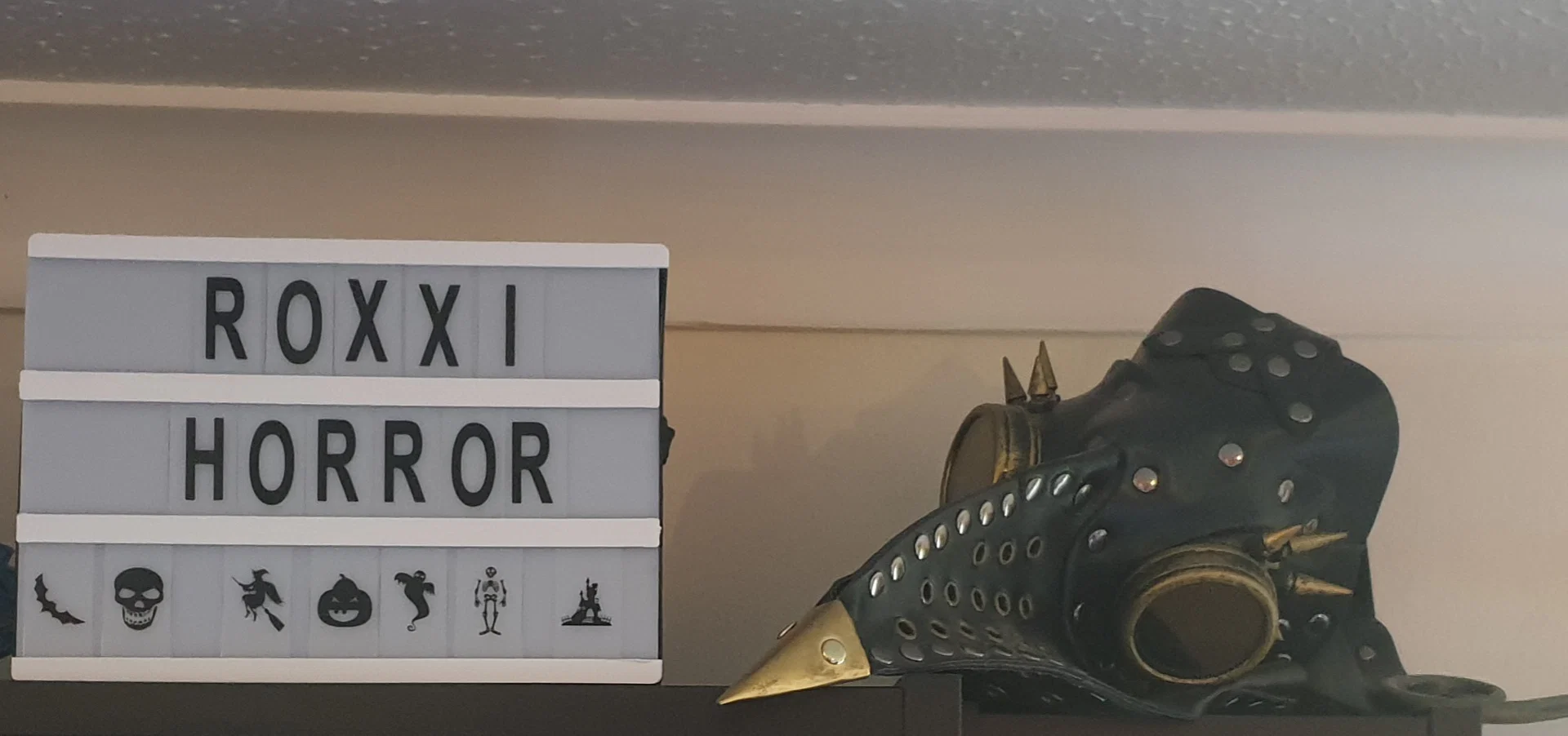 Roxxi Horror profile banner
