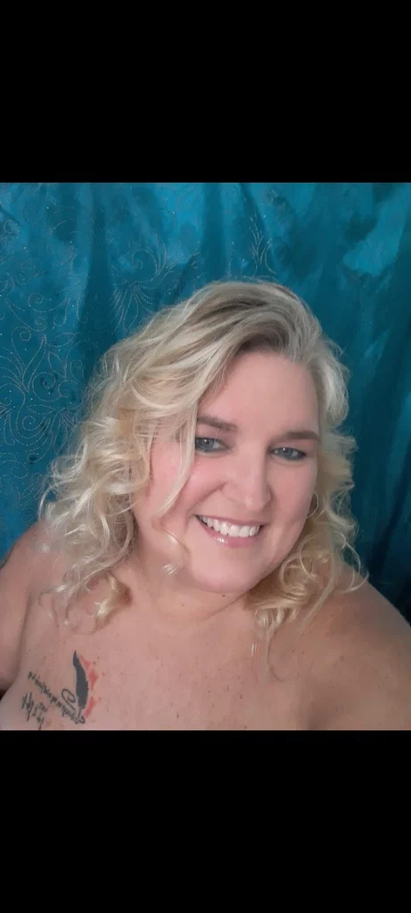Elle Traeyne's avatar