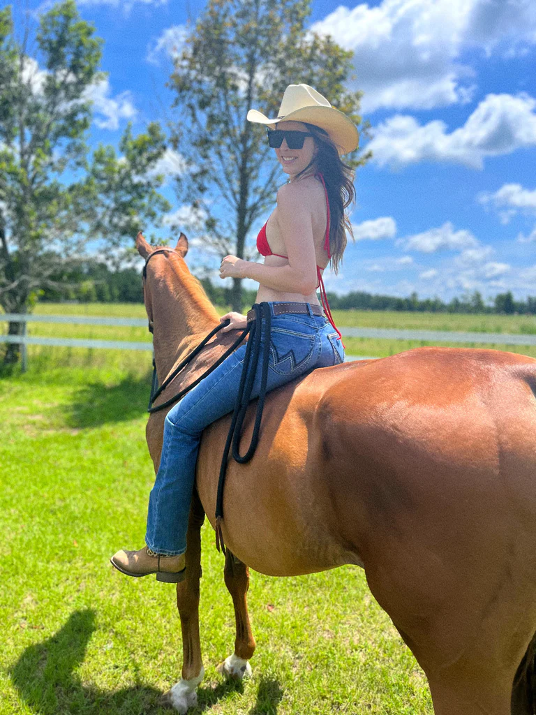Kate Mae's avatar