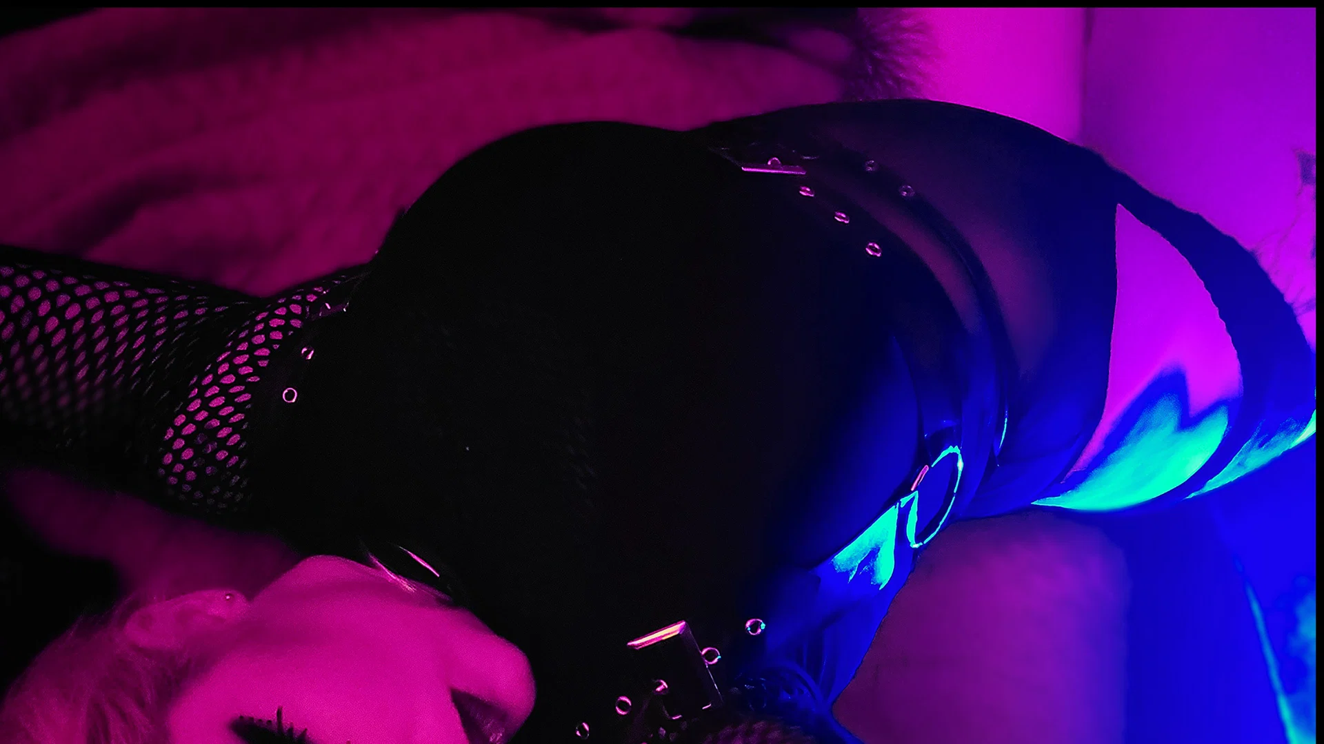 V profile banner