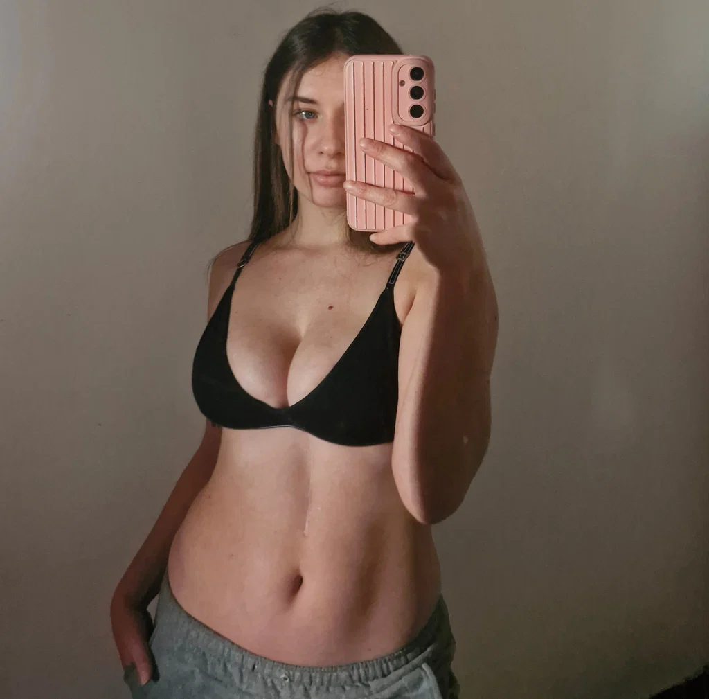 𝐀𝐥𝐞𝐬𝐬𝐢𝐚 𝐅𝐨𝐱👸🏼🤍