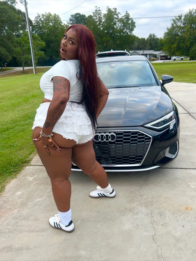 Ebony the hottie