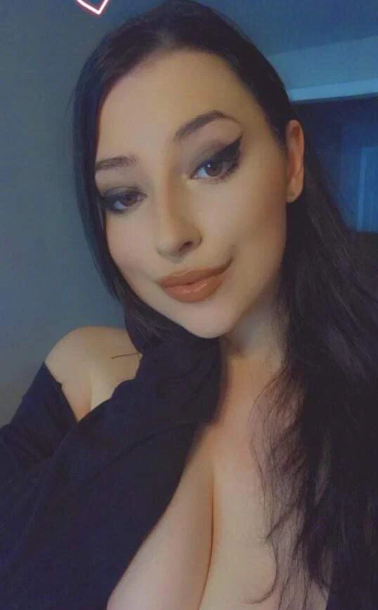 Miss Venom 🦇 21+'s avatar