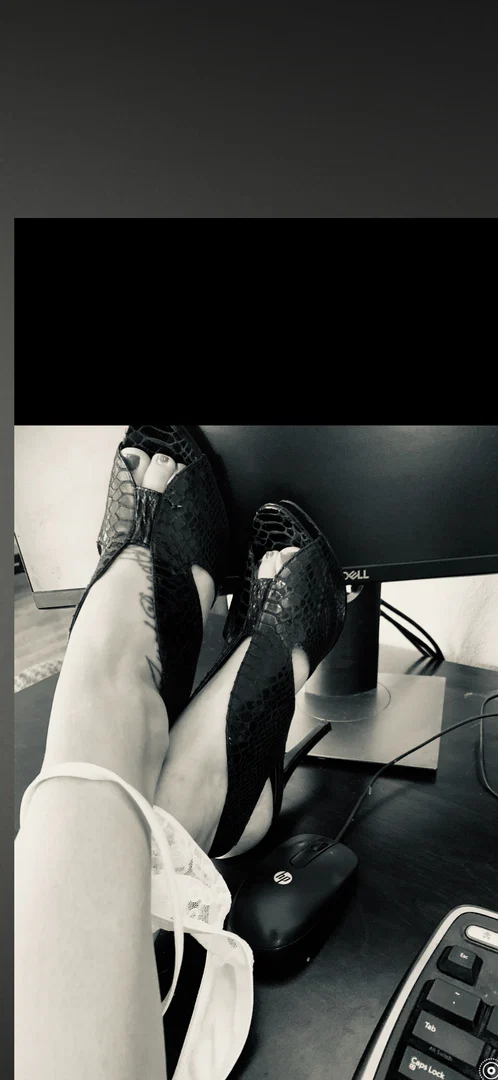 MissMwiththesexyfeet profile banner