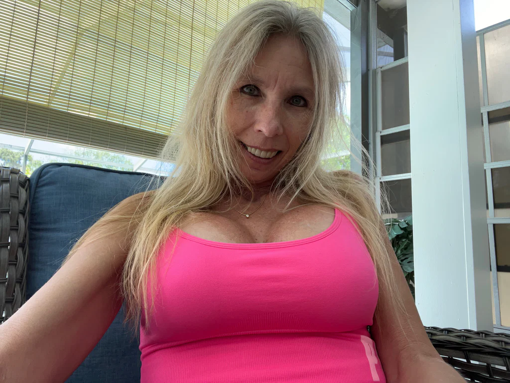 Monica Leigh's avatar