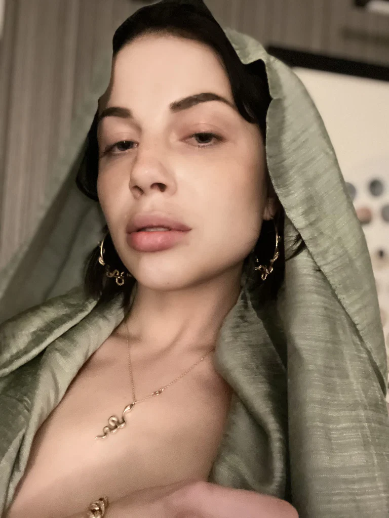 Alexa Snow's avatar