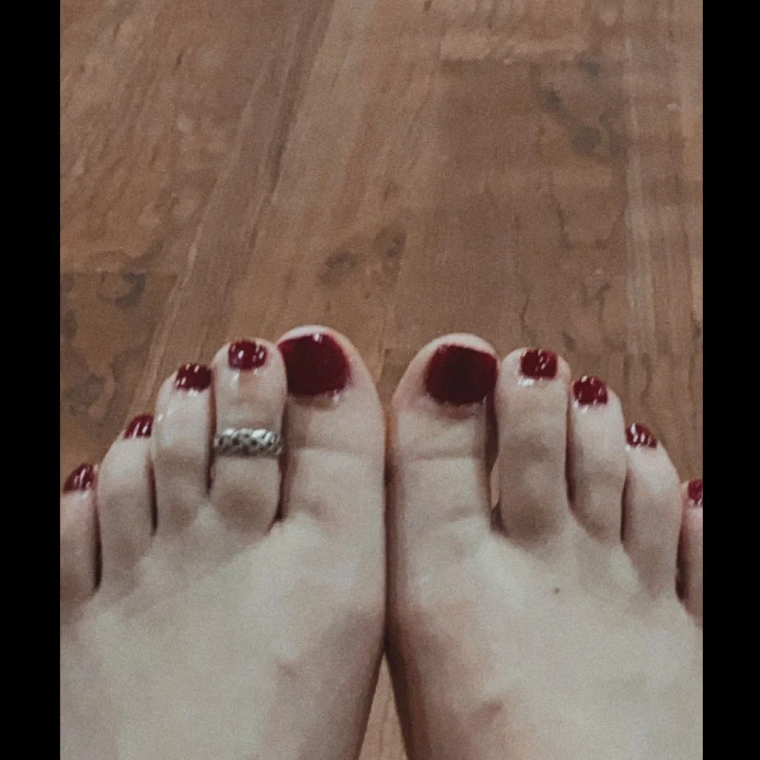 Feet for u profile banner