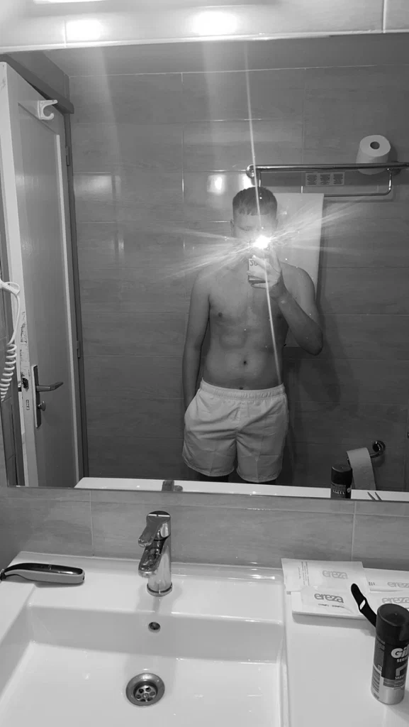 UK GYMNAST LAD