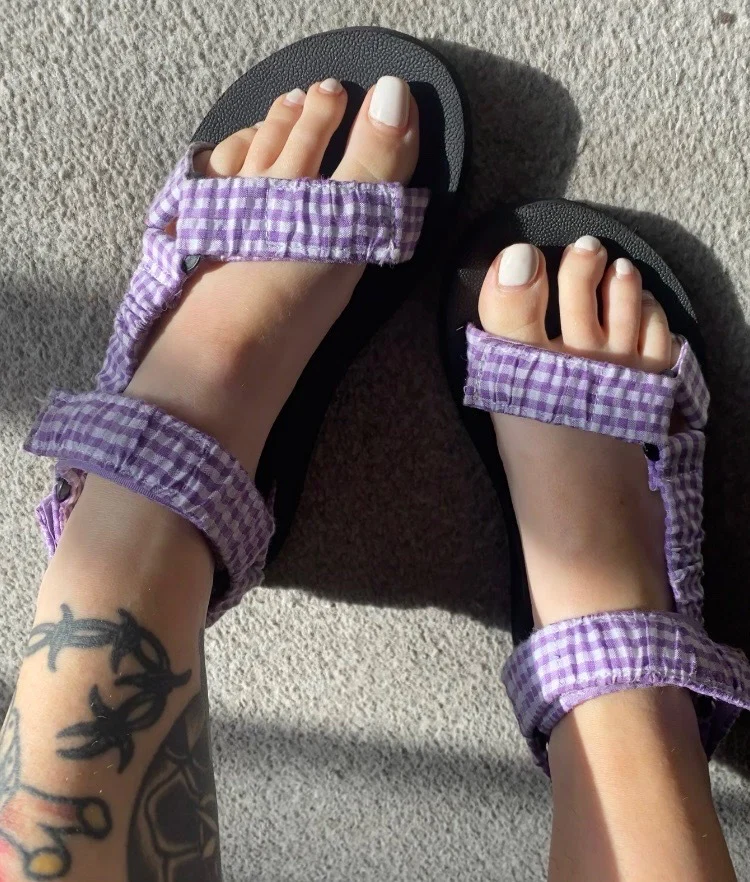 E L ⛓️ 🦶