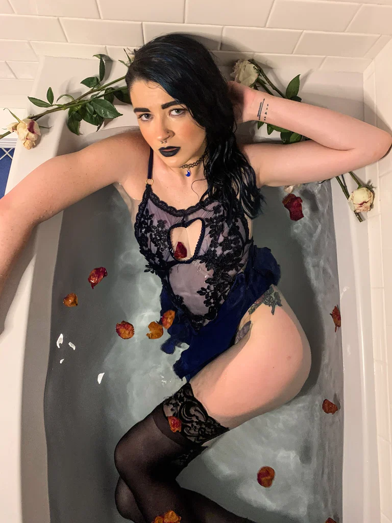Briar Rose 🌹's avatar