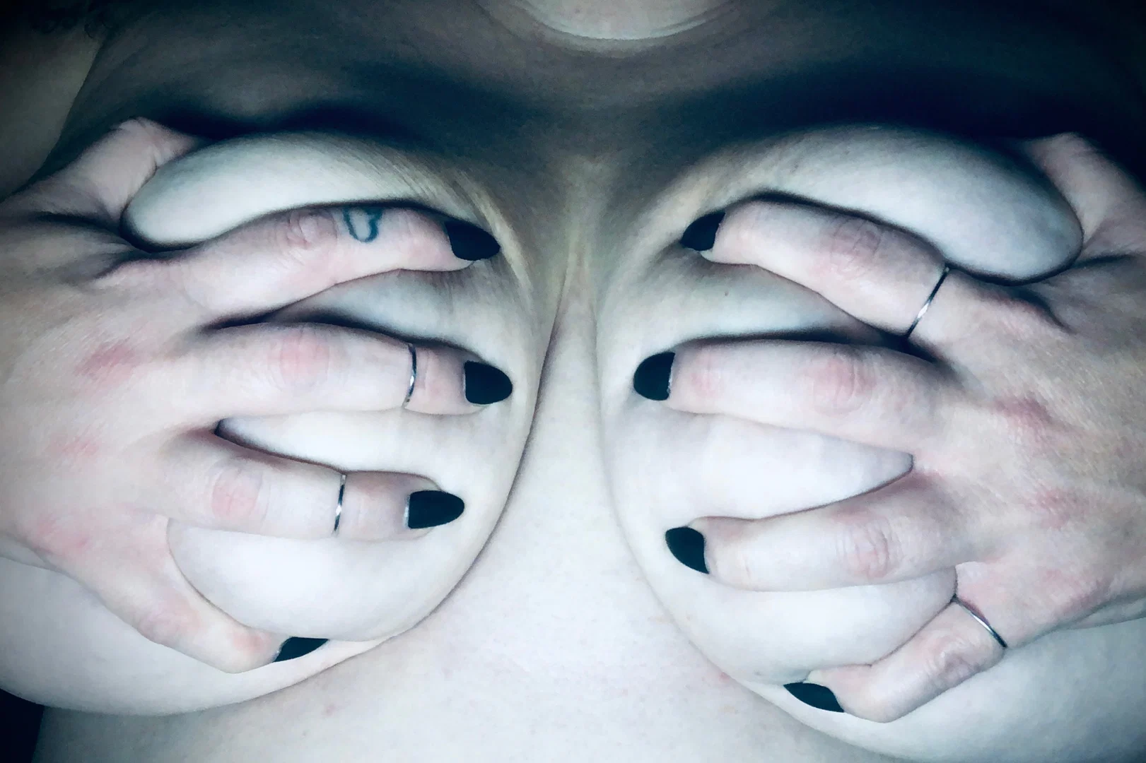 creepy girly🖤 profile banner