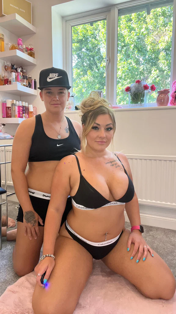 LESBIAN COUPLE 😈🥵's avatar