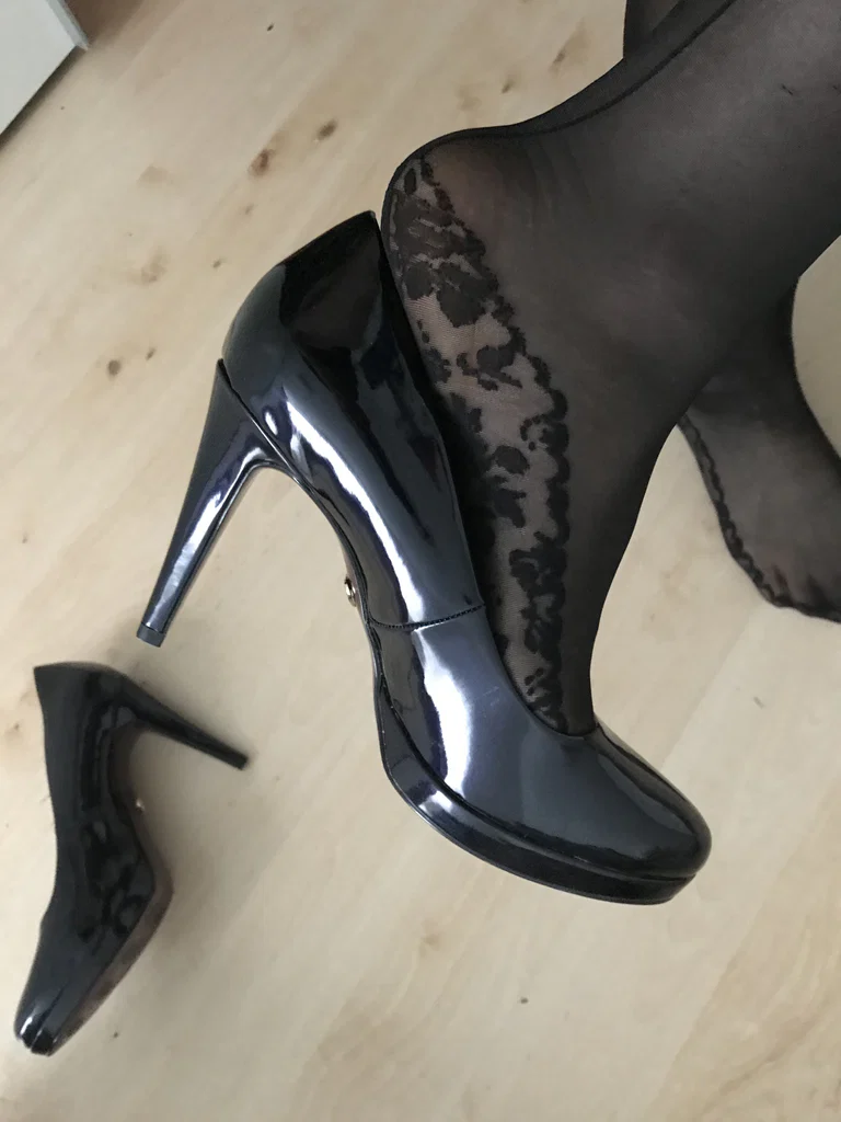 QueenofLEGS👑's avatar