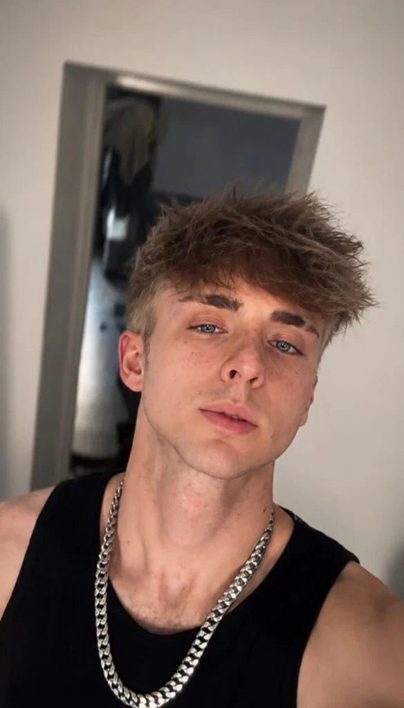 Daki Pearson's avatar