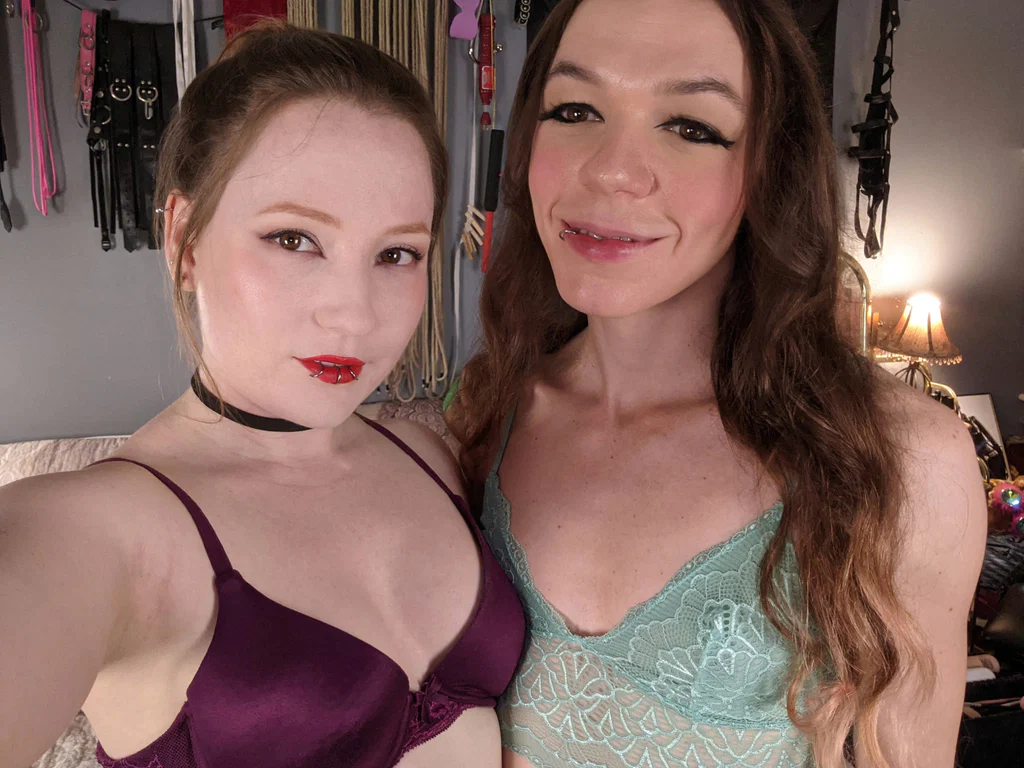 Lilith &amp; Soleil🌈Kinky trans/cis couple👯