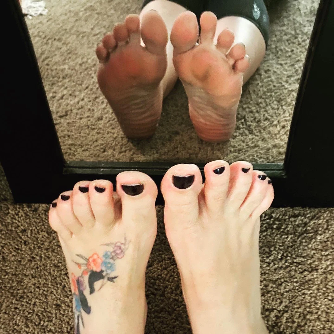 Feet In Your Face Love profile banner