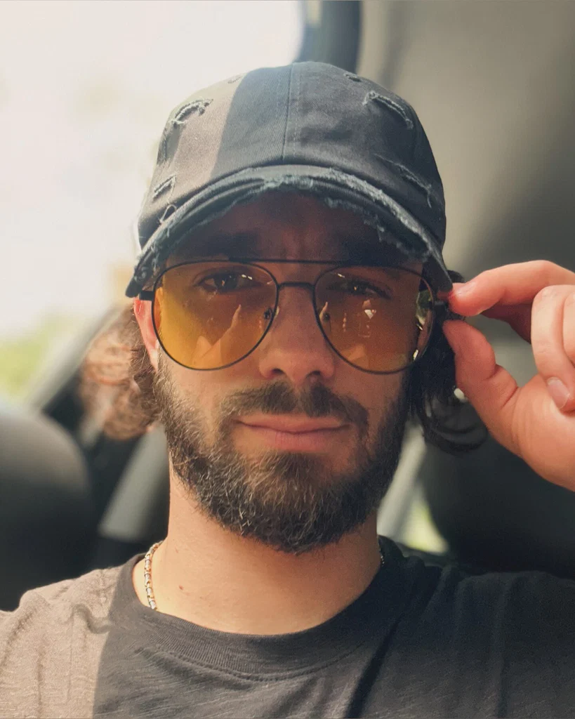 DMITRII MARTIROSOV's avatar