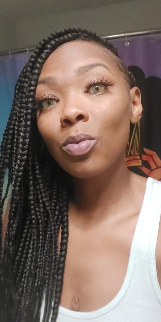 Nelly Cooper's avatar