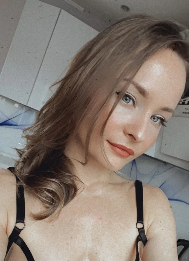 Darina Moments's avatar