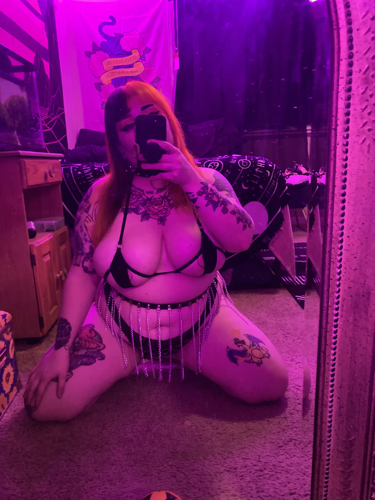 Nova Rose's avatar