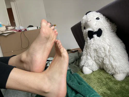 Umy feet profile banner